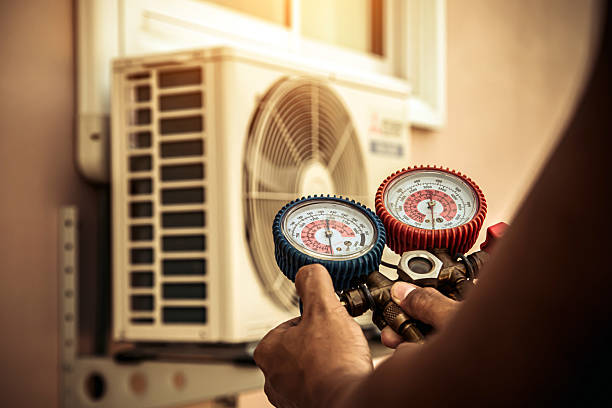 Professional Ac Installation technician working in Poynor, TX